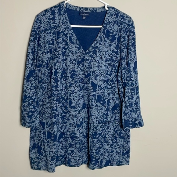 Pure Jill Indigo V-Neck Blue top with flower print and front pocket- Large - Picture 1 of 12